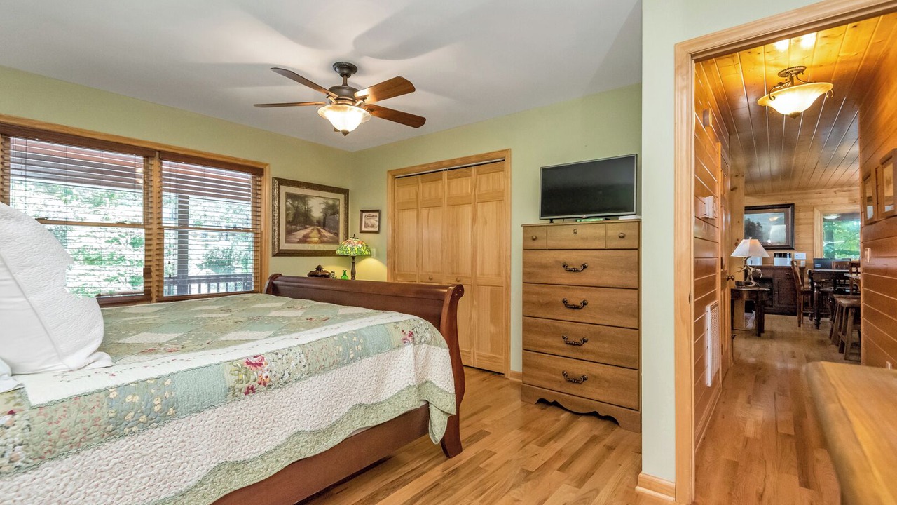 Photo of Bedroom in Piney Creek