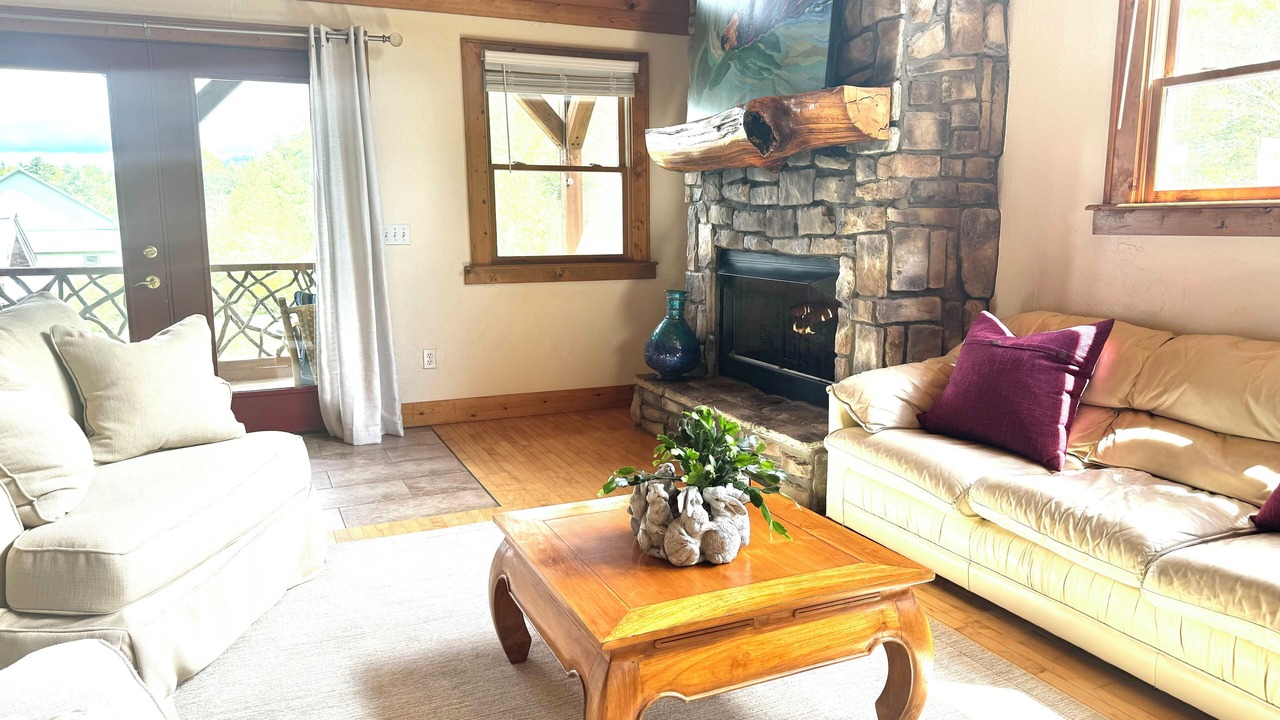 Photo of Livingroom in Cullowhee