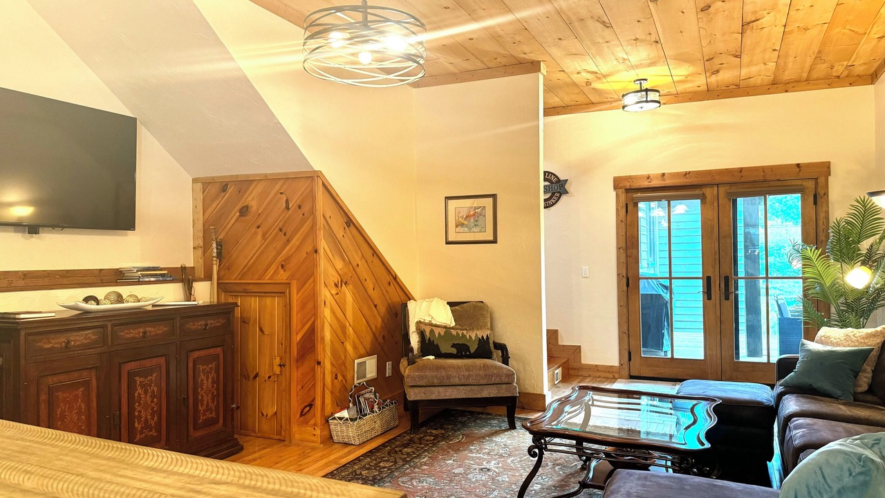 Photo of Livingroom in Cullowhee