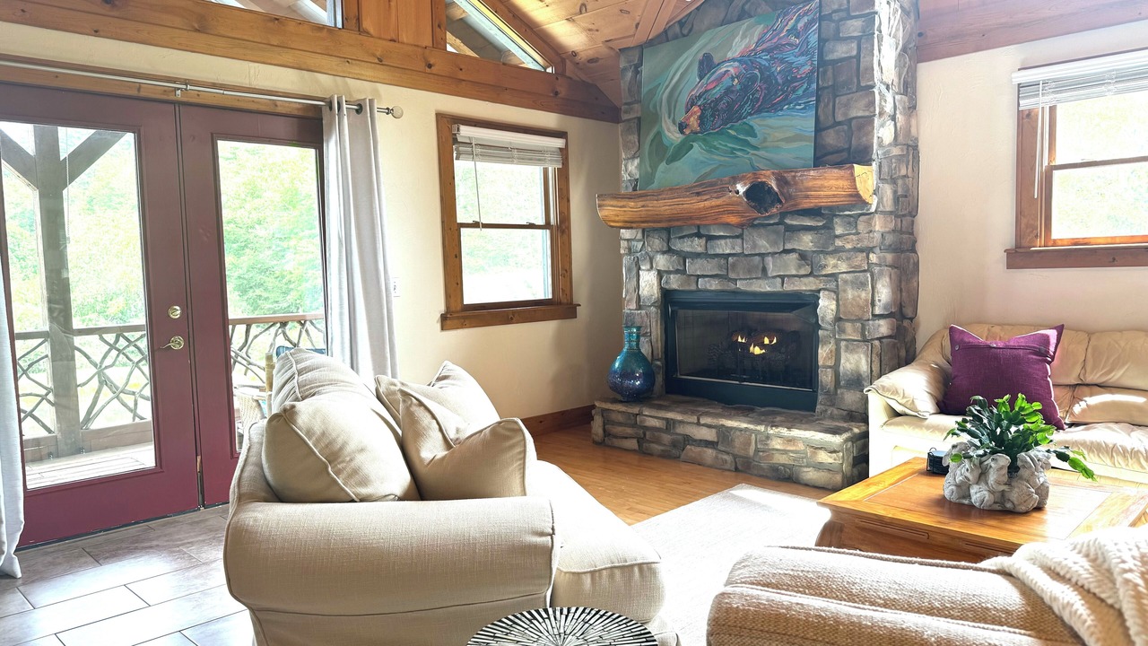 Photo of Livingroom in Cullowhee