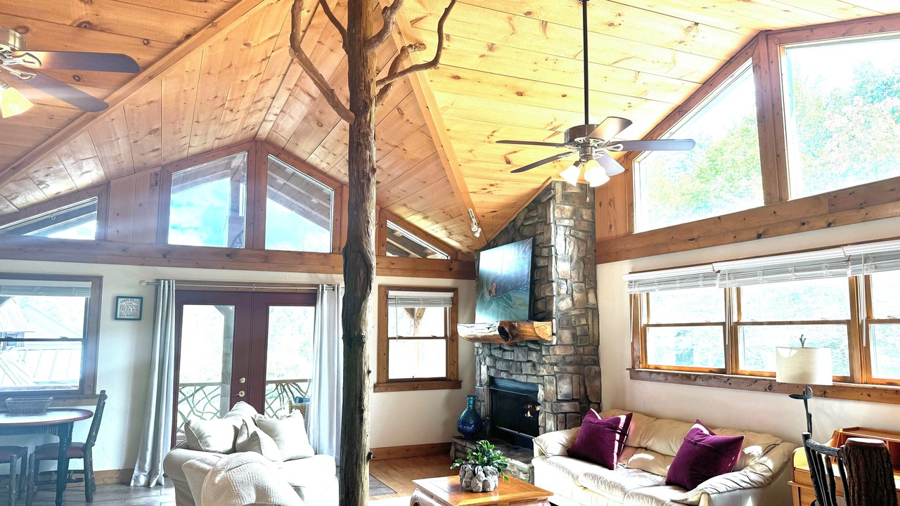 Photo of Livingroom in Cullowhee