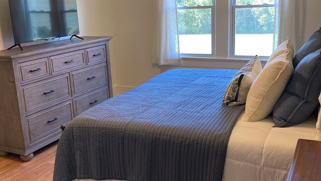Photo of Bedroom in King