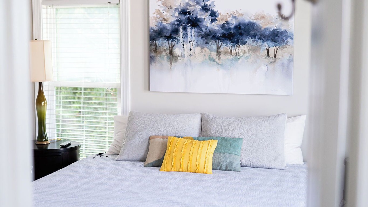Photo of Bedroom in Downtown