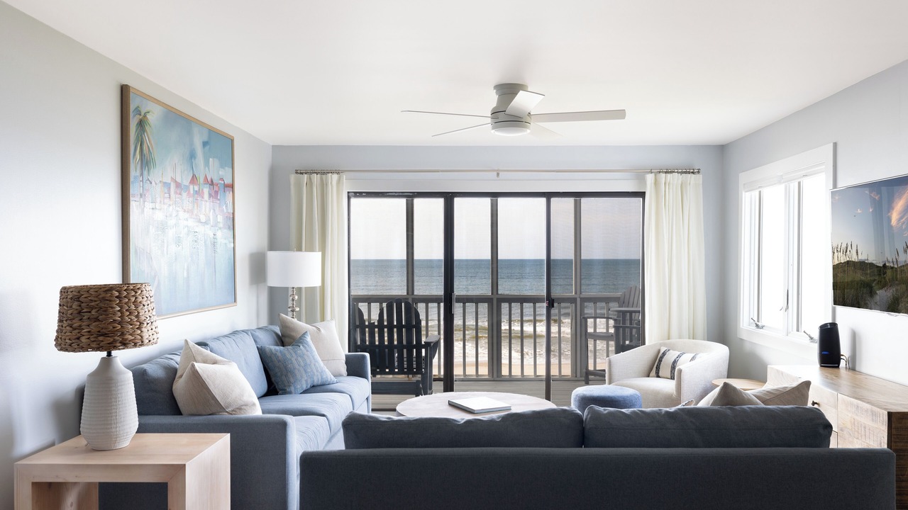 Photo of Livingroom in Pine Knoll Shores