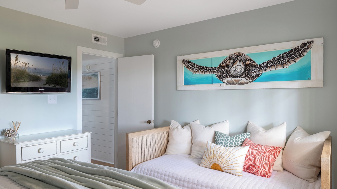 Photo of Bedroom in Pine Knoll Shores