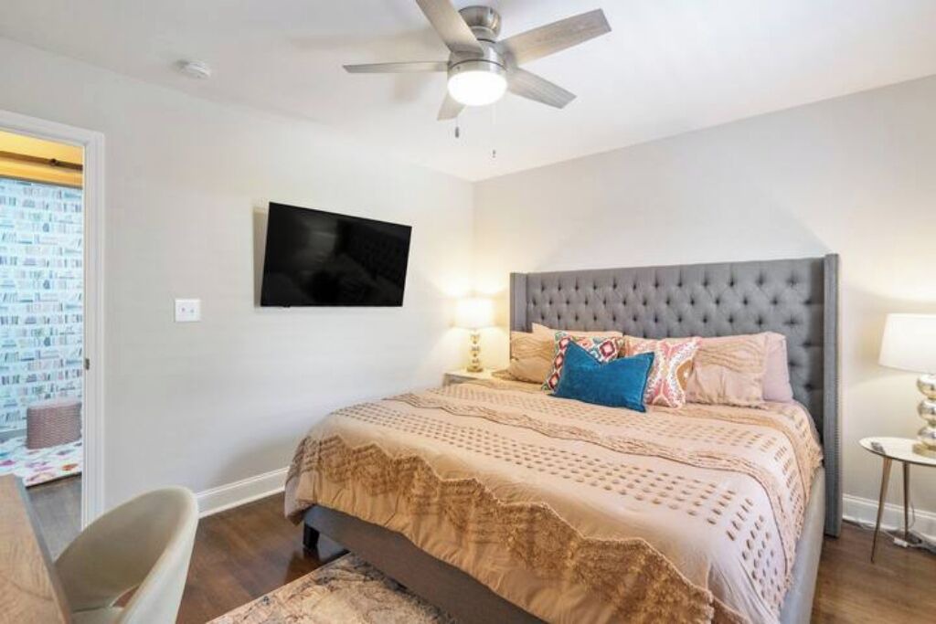 Photo of Bedroom in Belmont Historic District