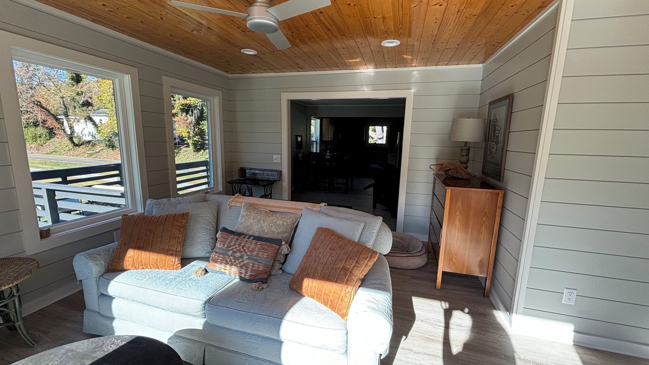 Photo of Livingroom in Cullowhee