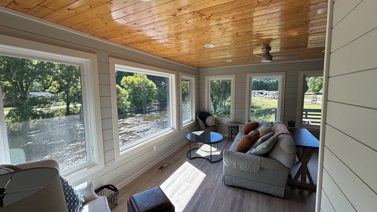 Photo of Livingroom in Cullowhee