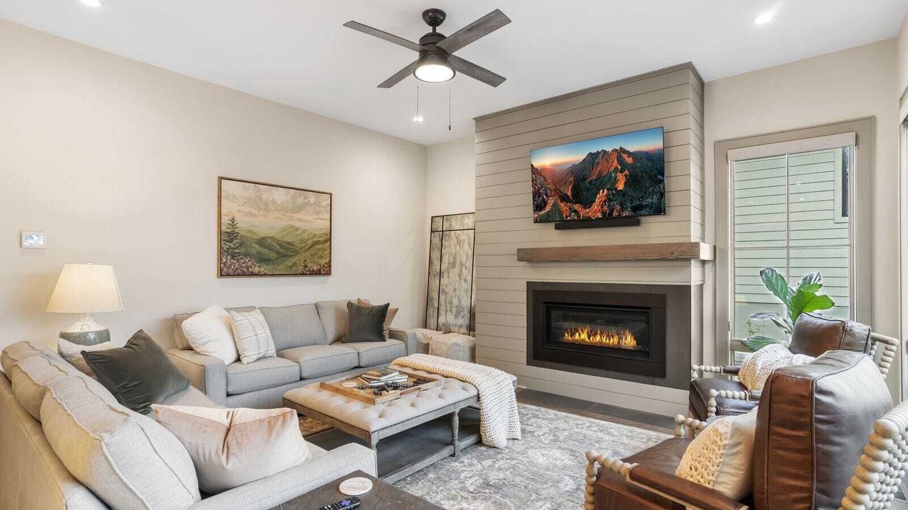Photo of Livingroom in Lenoir