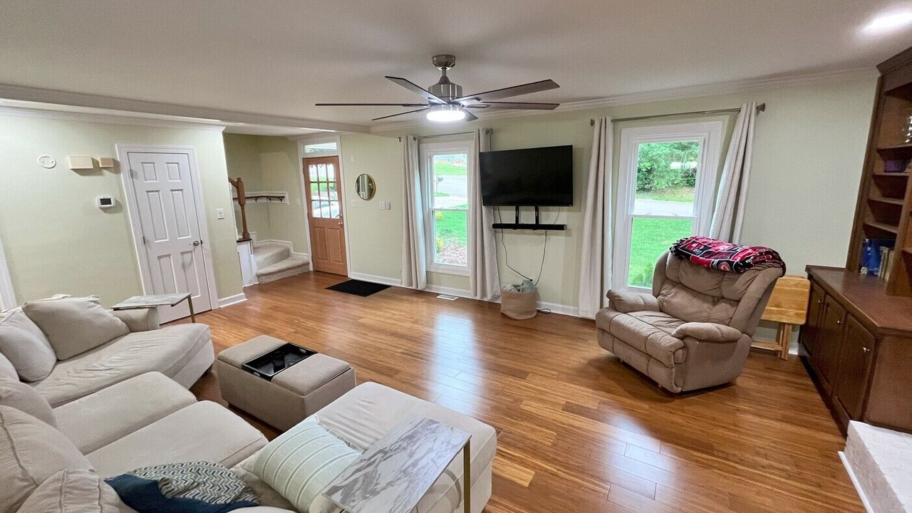 Photo of Livingroom in Northwest Raleigh