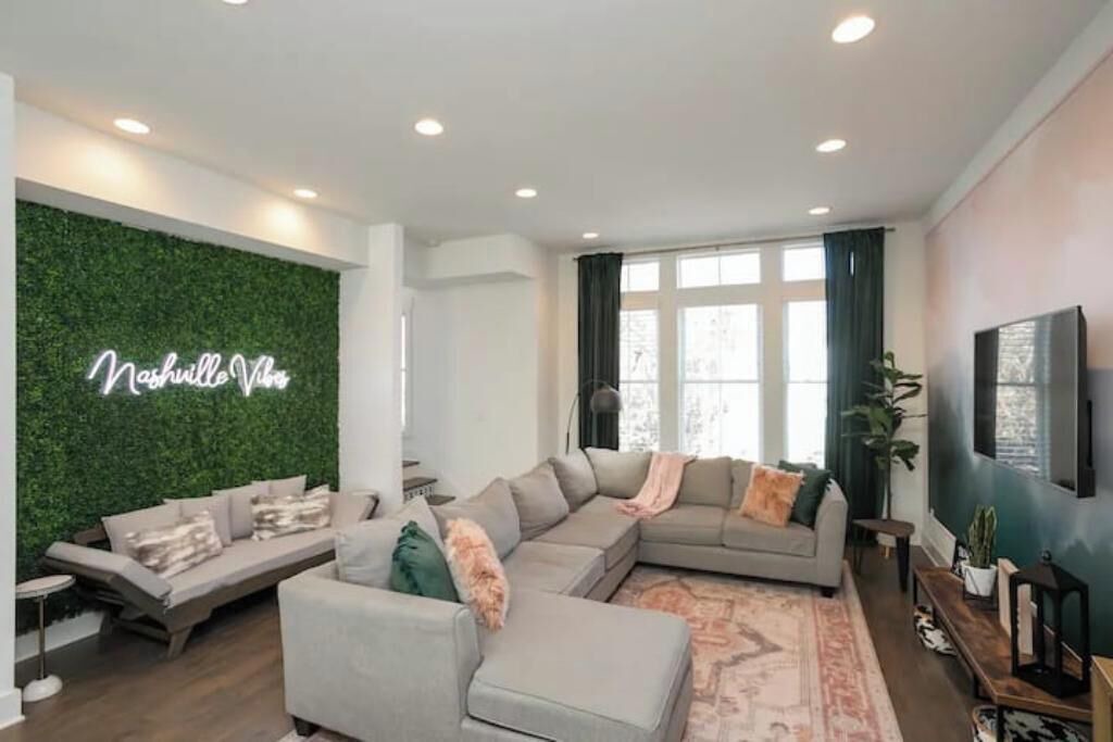 Photo of Livingroom in East Hill