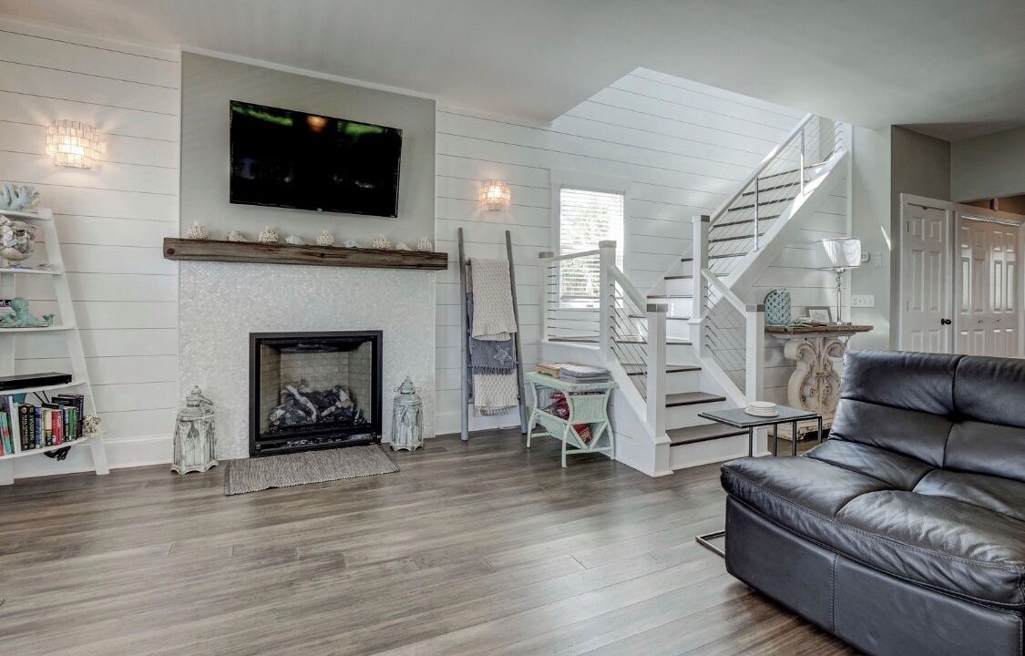 Photo of Livingroom in Flora's Bluff