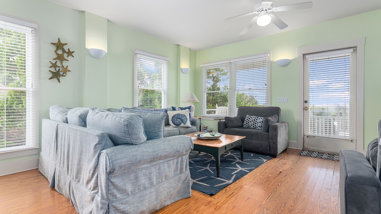 Photo of Livingroom in Flora's Bluff