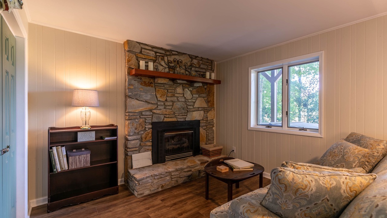 Photo of Livingroom in Spruce Pine