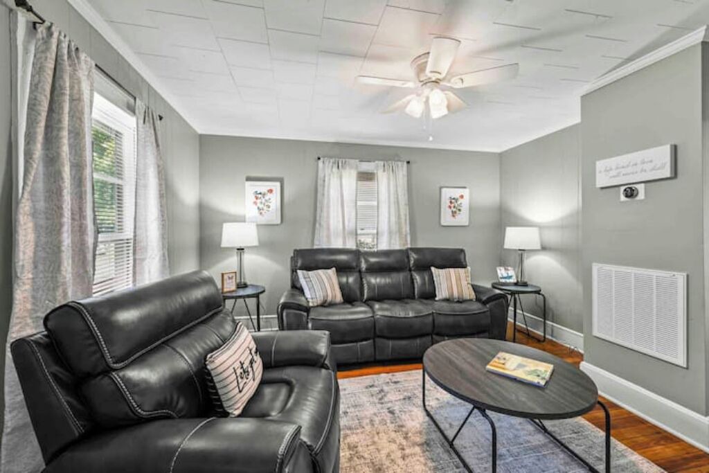 Photo of Livingroom in Lexington