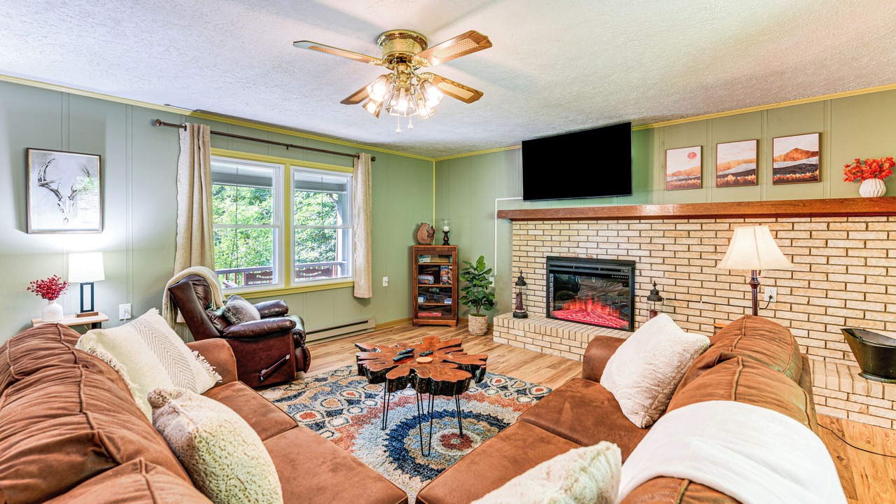 Photo of Livingroom in Maggie Valley