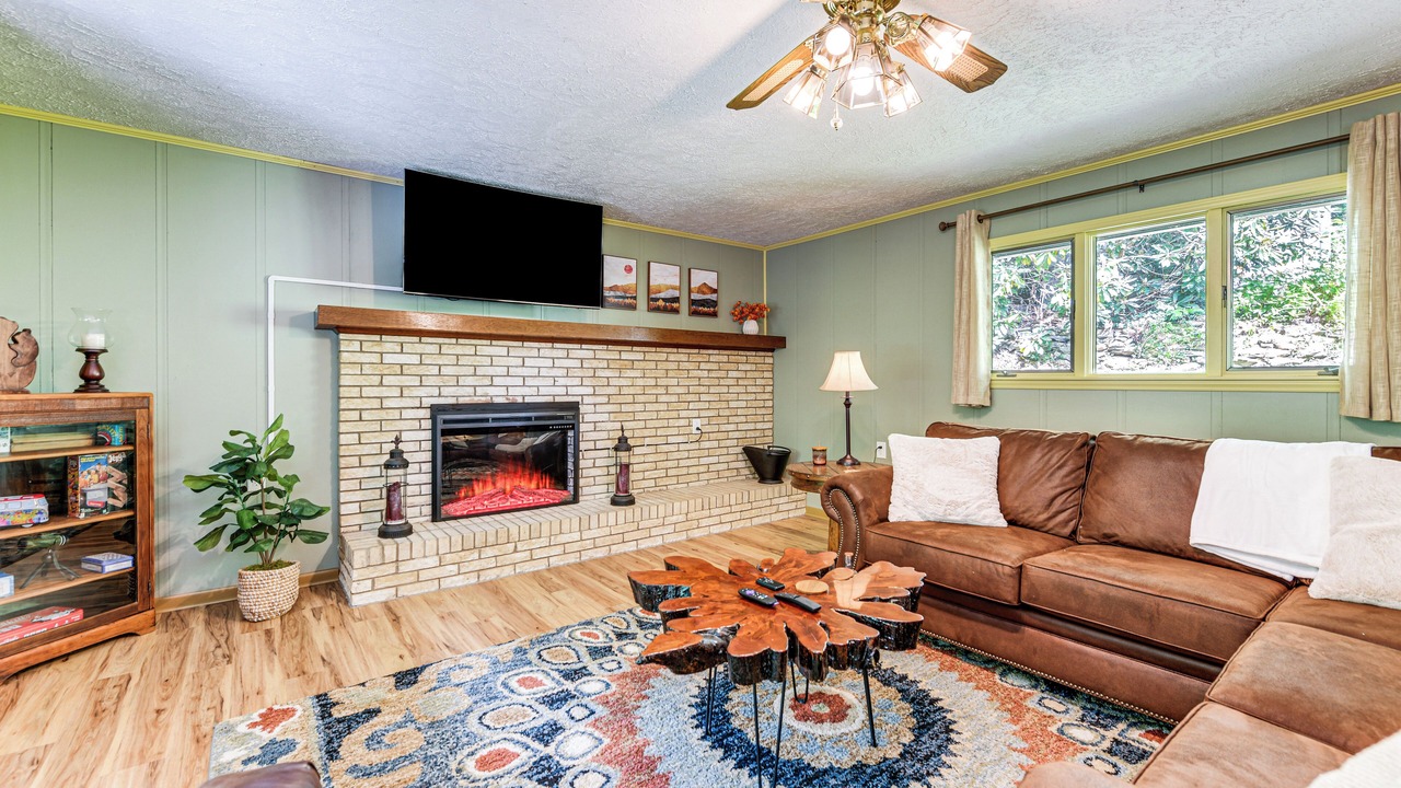 Photo of Livingroom in Maggie Valley