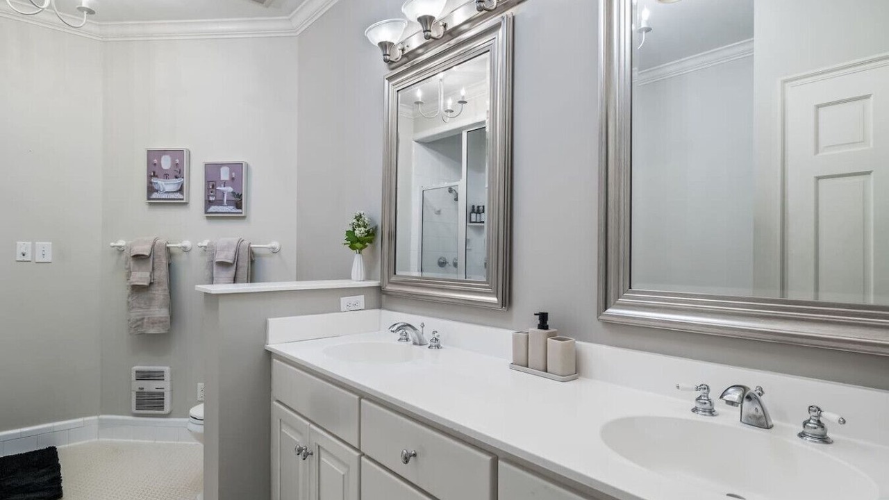 Photo of Bathroom in Old Irving Park