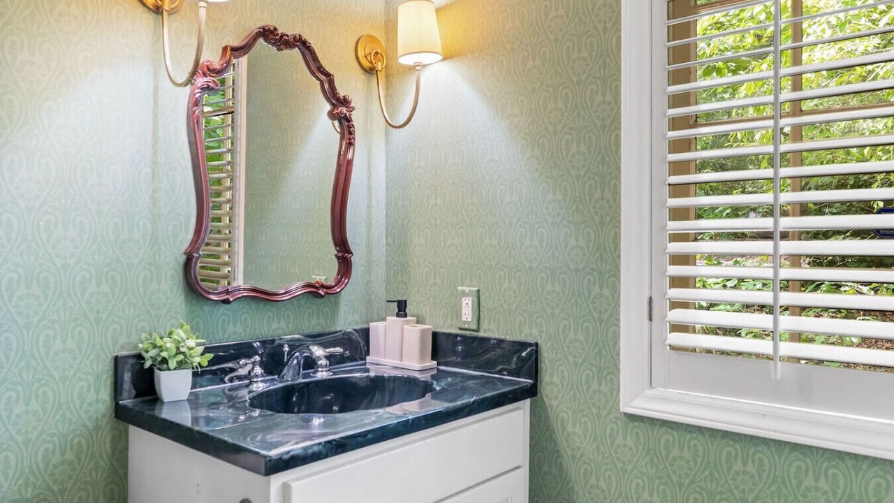 Photo of Bathroom in Old Irving Park