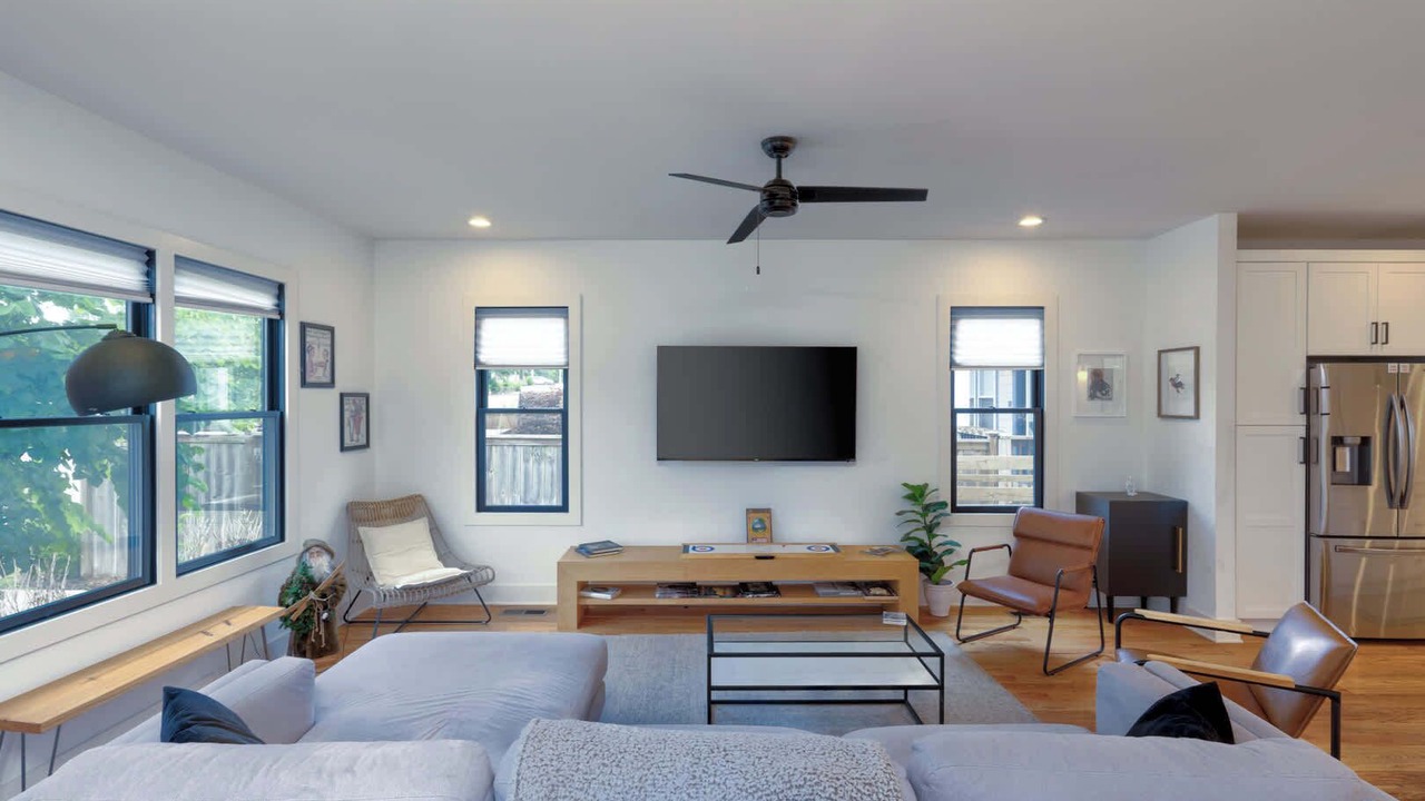 Photo of Livingroom in Chestnut Hill