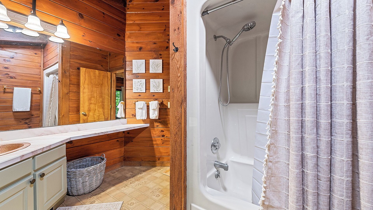 Photo of Bathroom in Maggie Valley