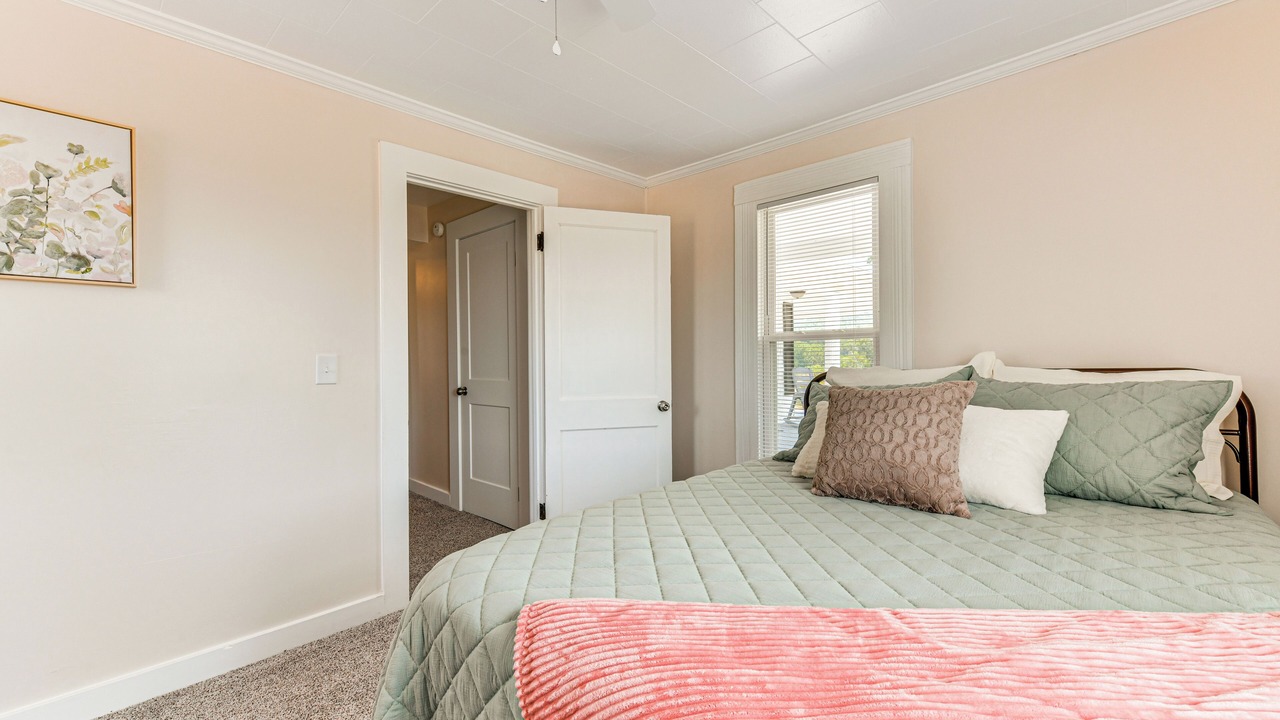 Photo of Bedroom in Lenoir