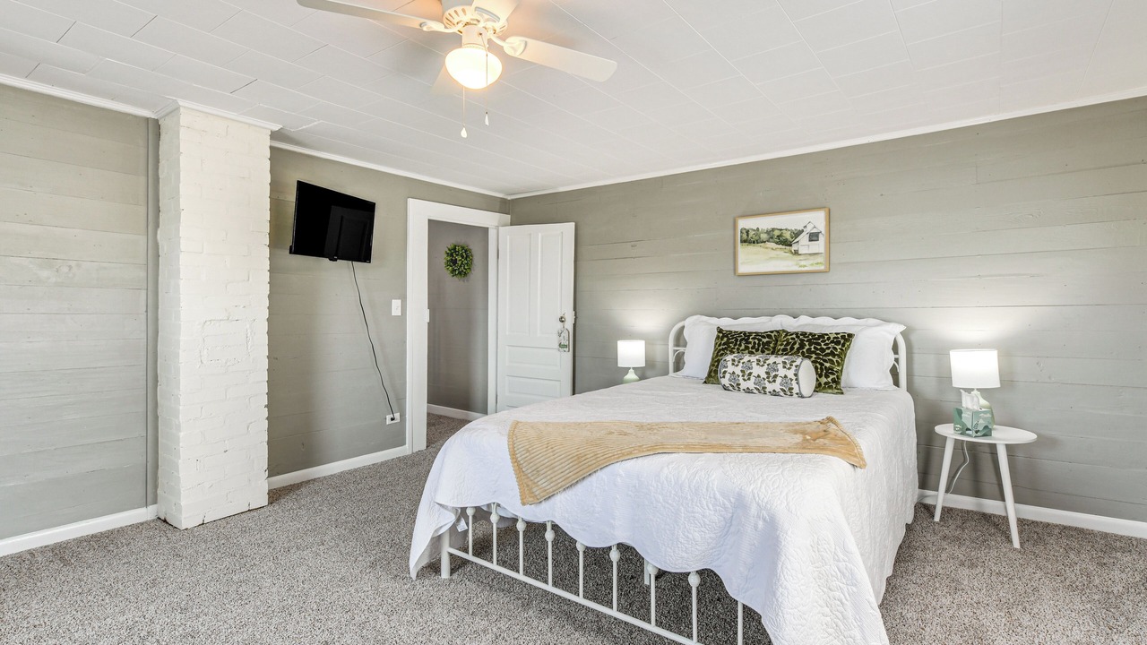 Photo of Bedroom in Lenoir
