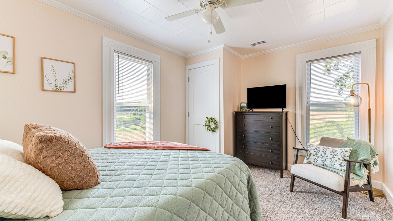 Photo of Bedroom in Lenoir