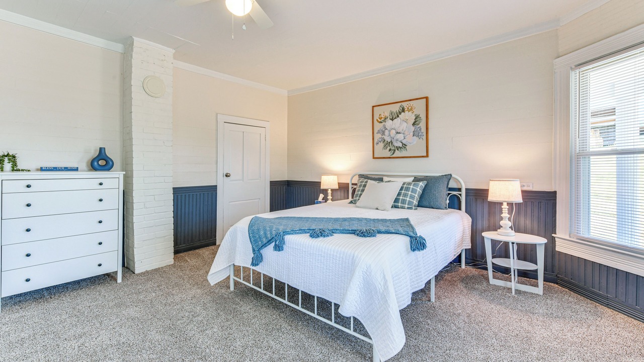 Photo of Bedroom in Lenoir