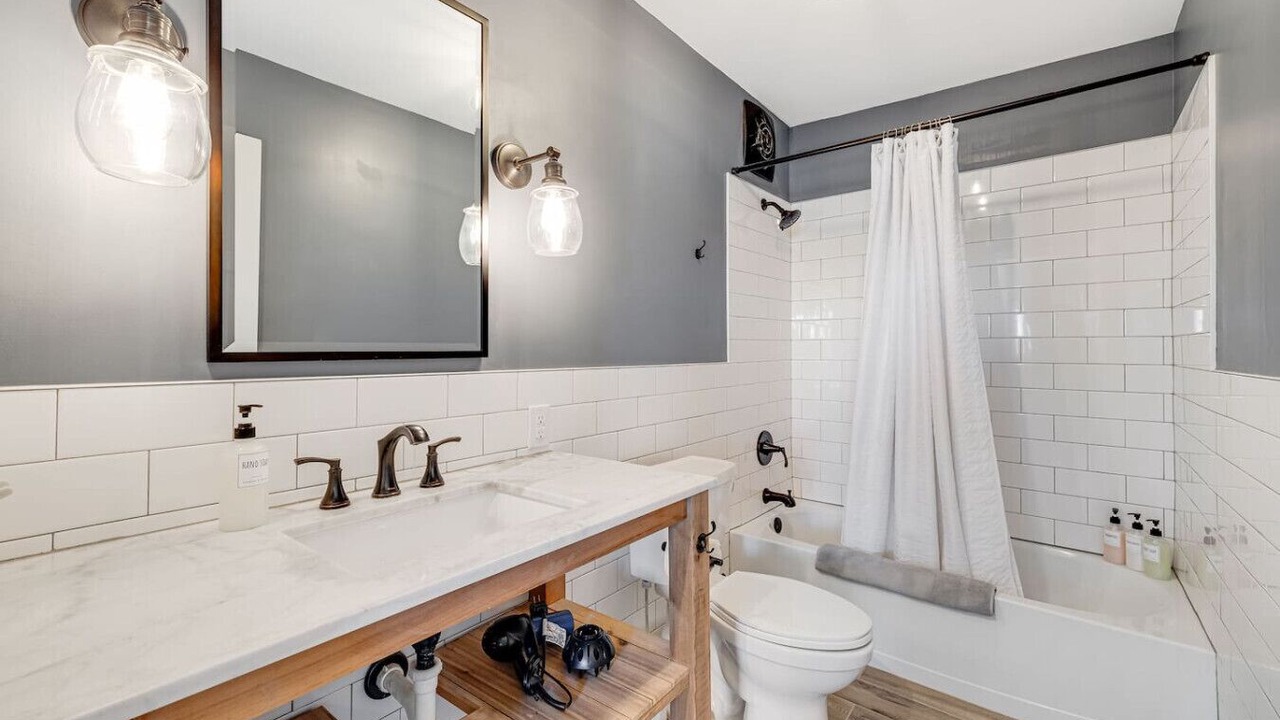 Photo of Bathroom in Nebo