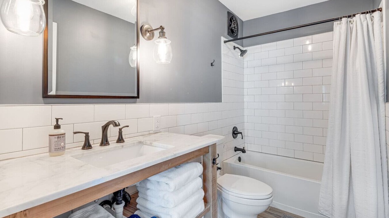 Photo of Bathroom in Nebo