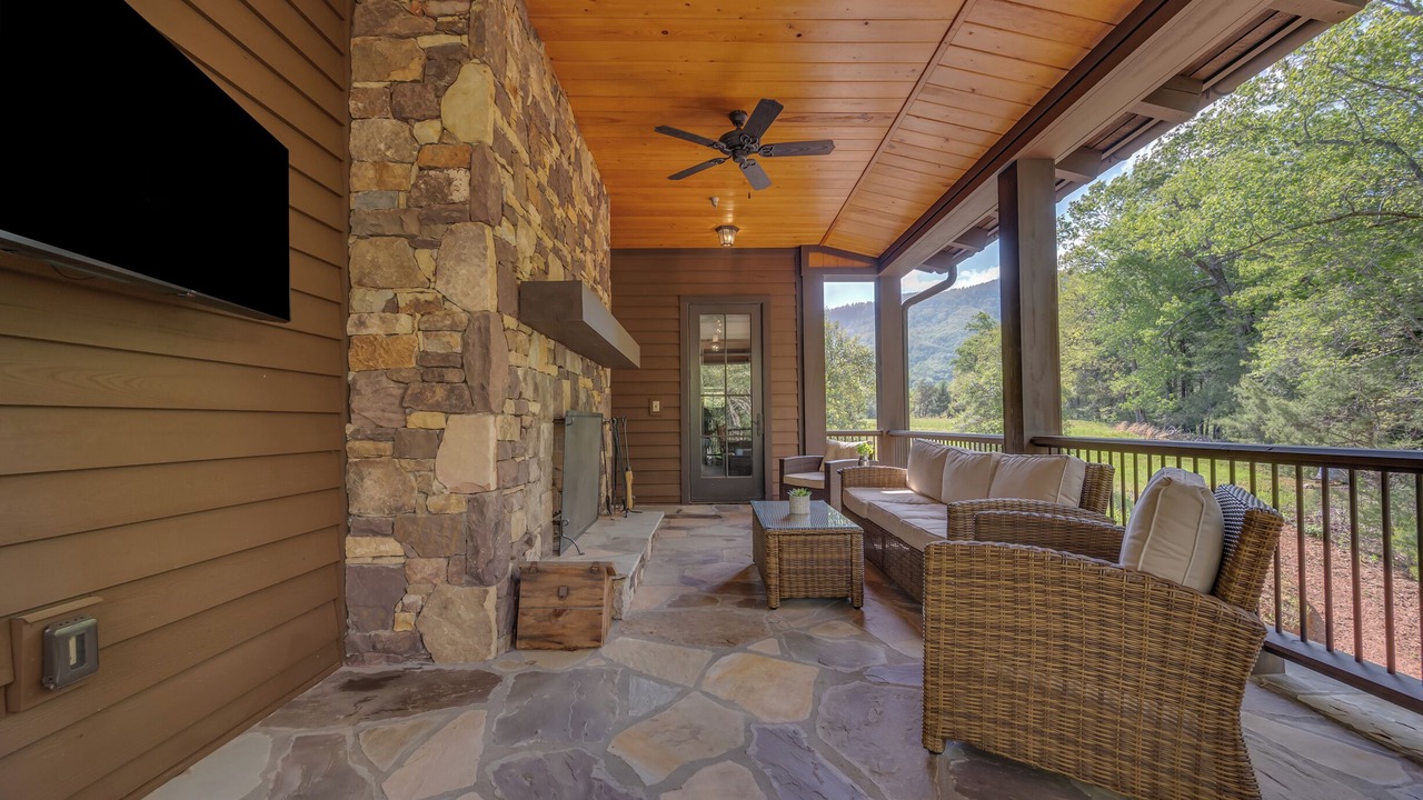 Photo of Livingroom in Mill Spring