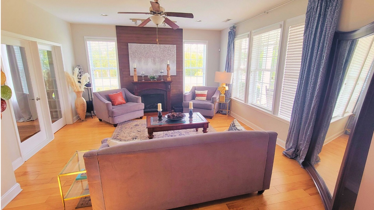 Photo of Livingroom in Murraysville