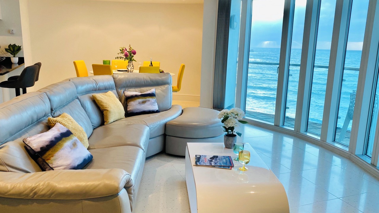Photo of Livingroom in Newquay City Centre
