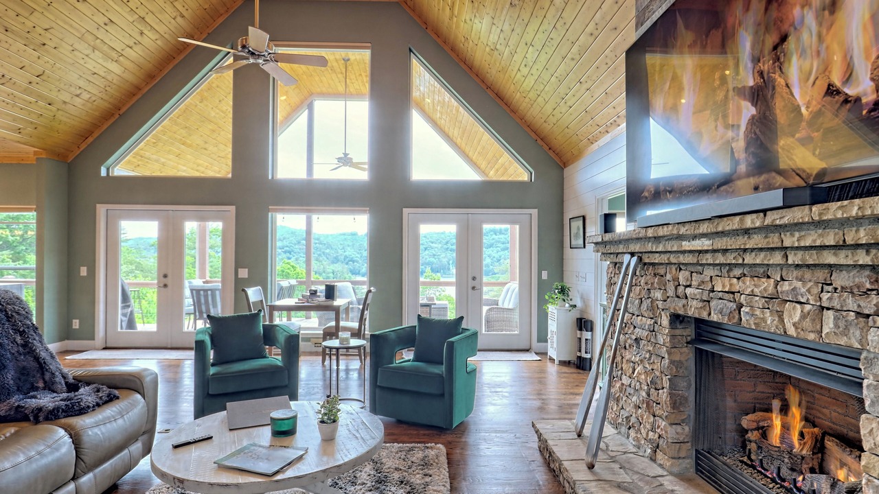 Photo of Livingroom in Cullowhee