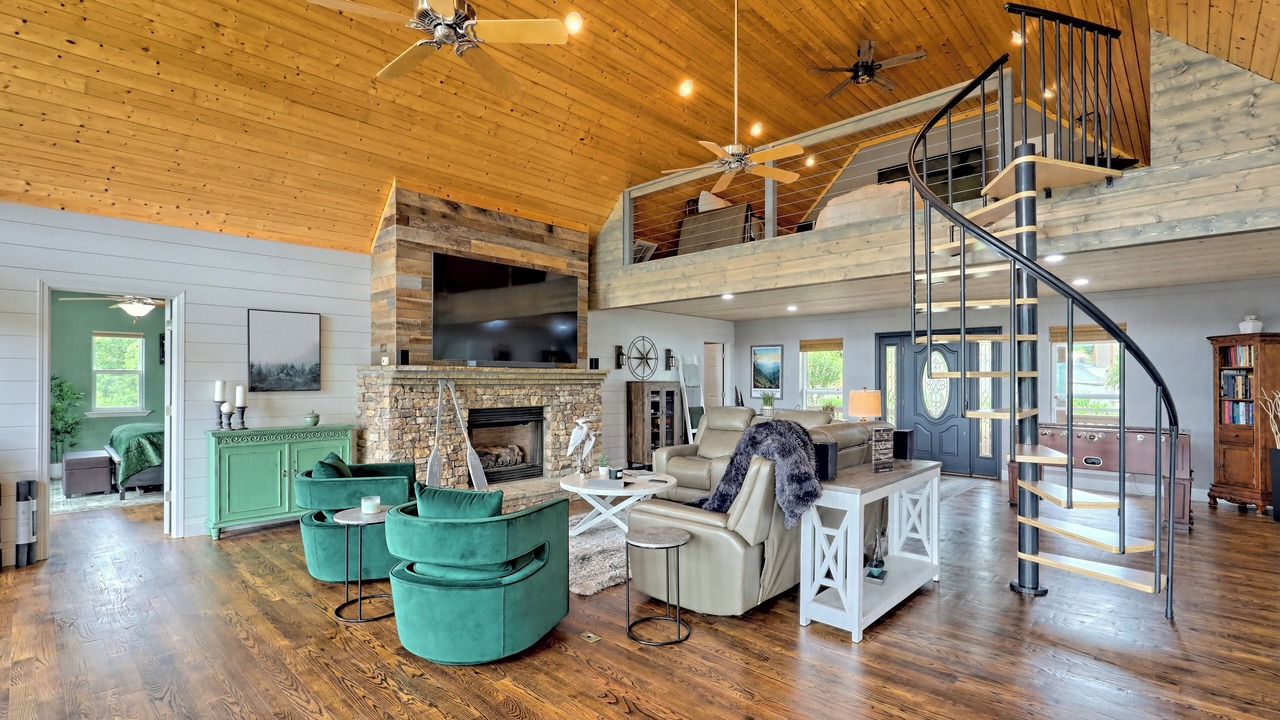 Photo of Livingroom in Cullowhee