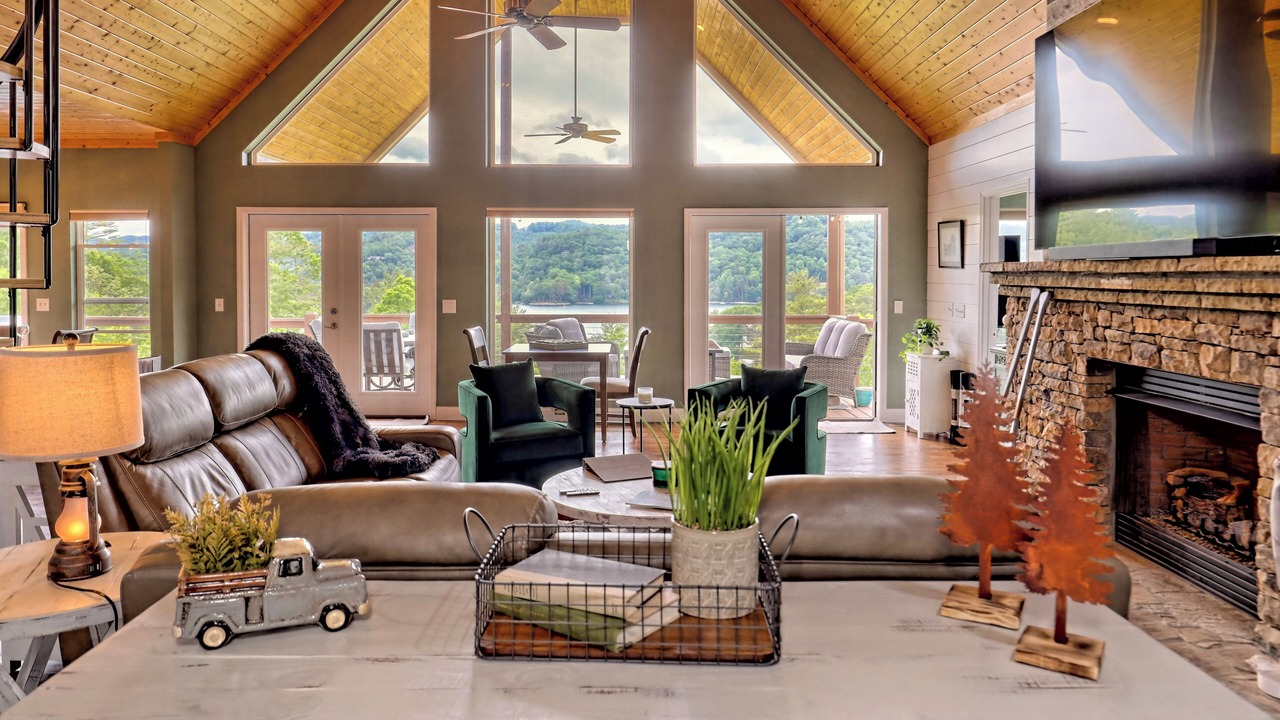 Photo of Livingroom in Cullowhee