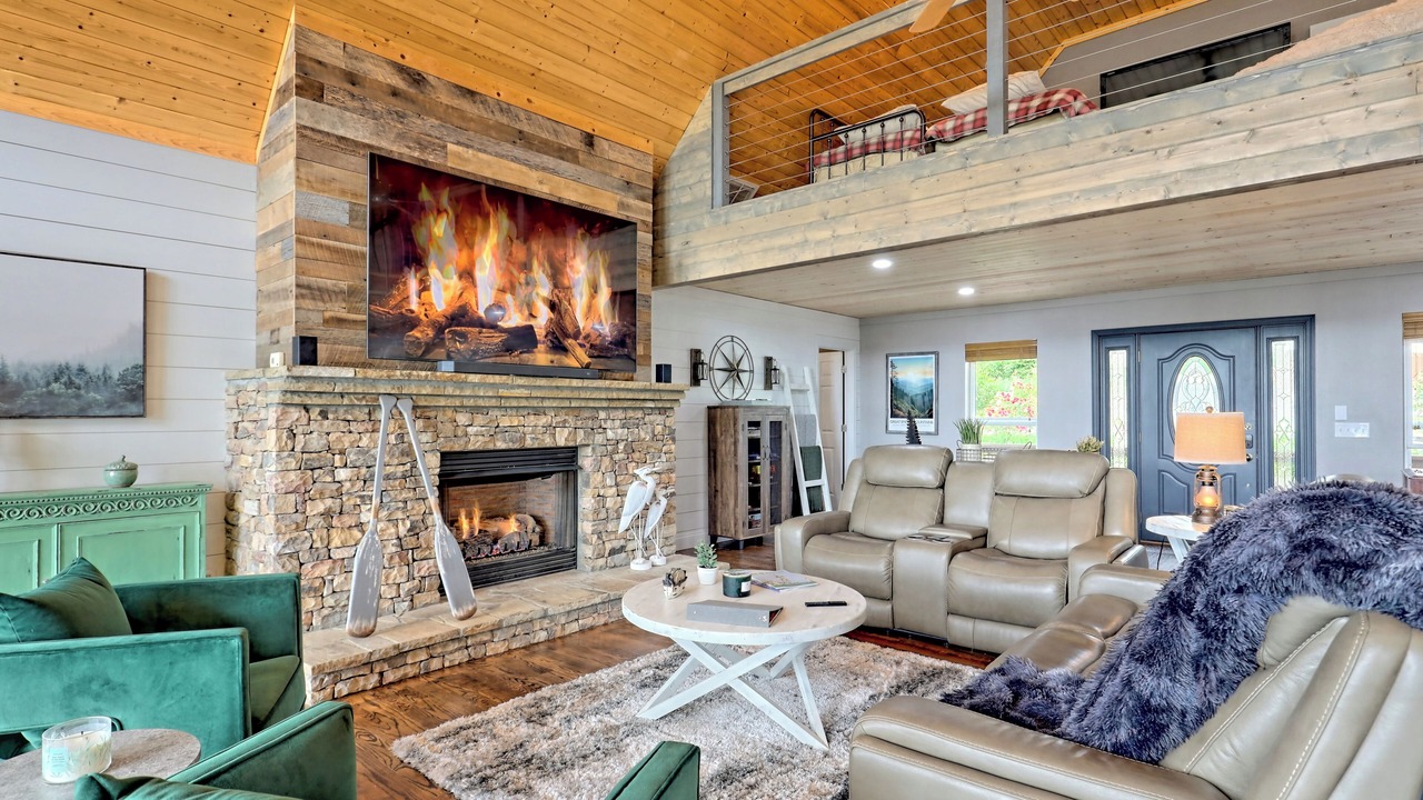 Photo of Livingroom in Cullowhee
