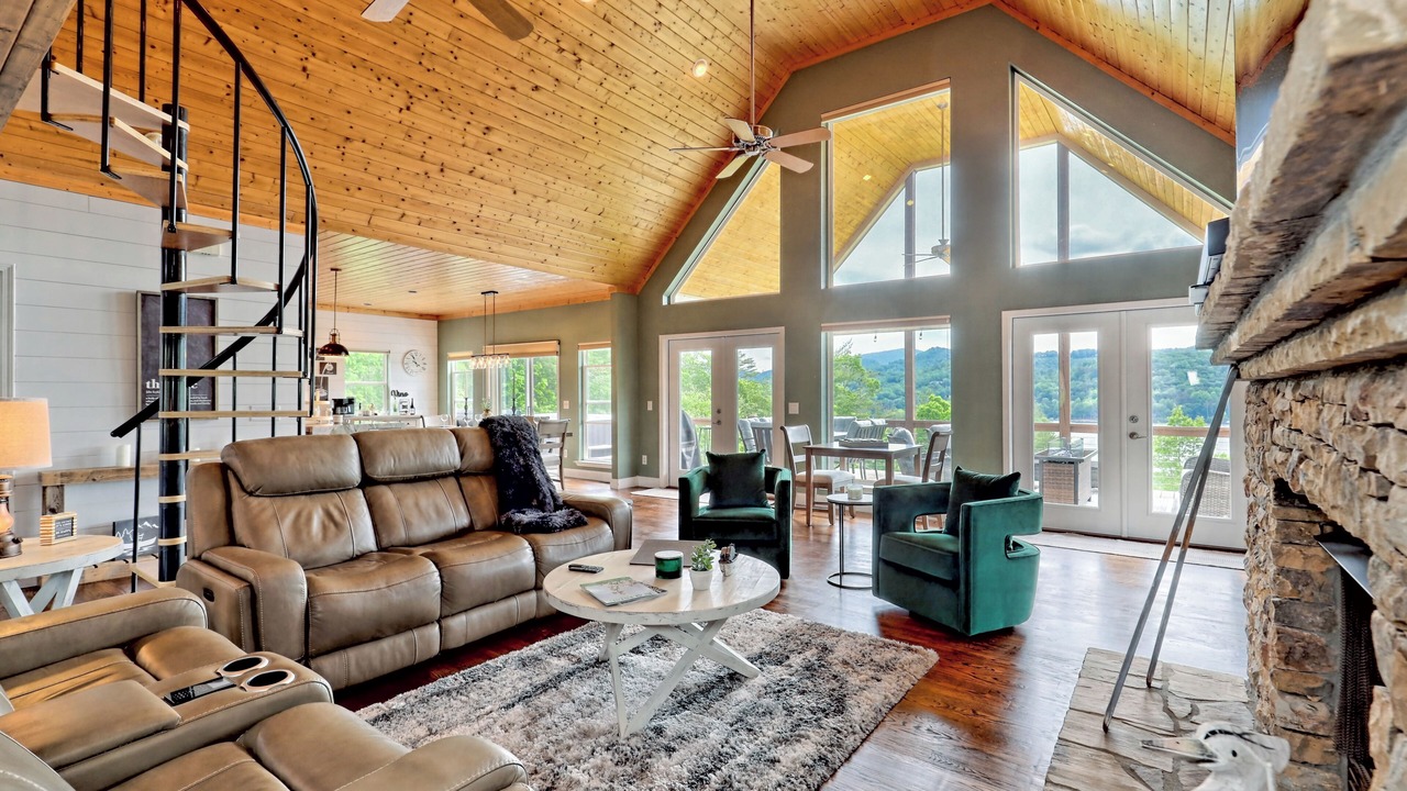 Photo of Livingroom in Cullowhee