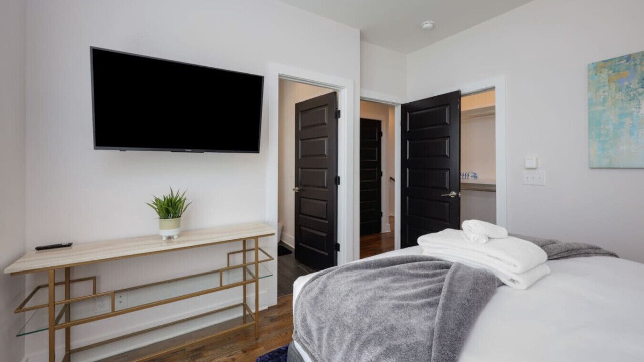 Photo of Bedroom in Hadley - Washington