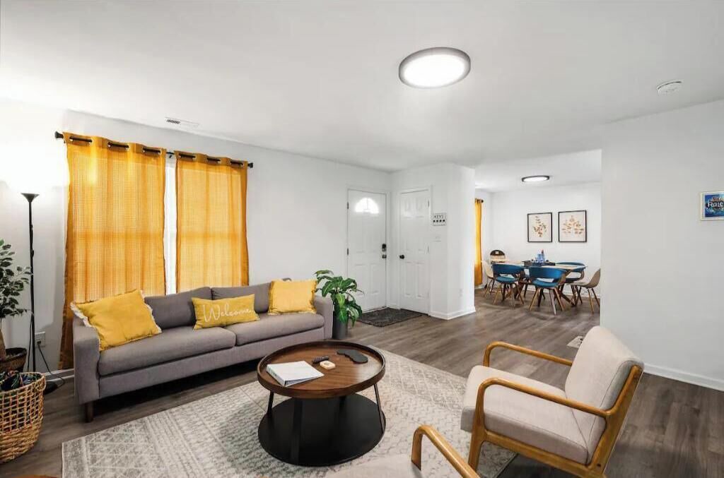 Photo of Livingroom in Downtown