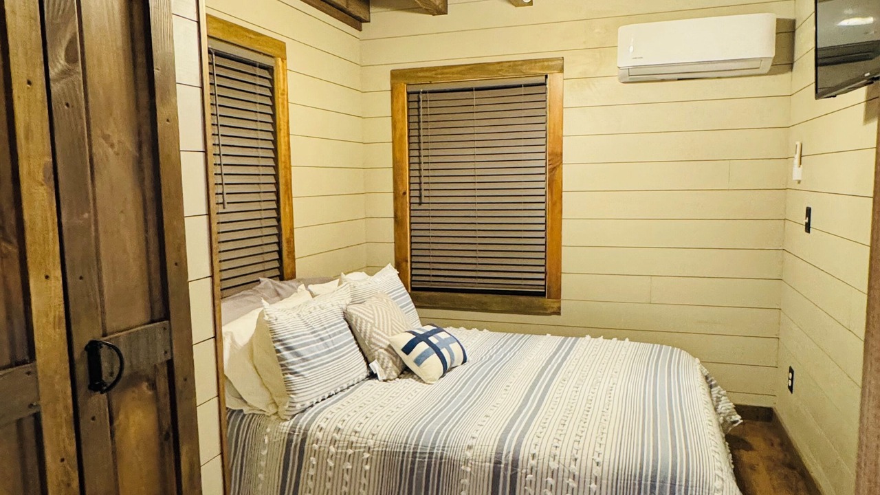 Photo of Bedroom in Boonville