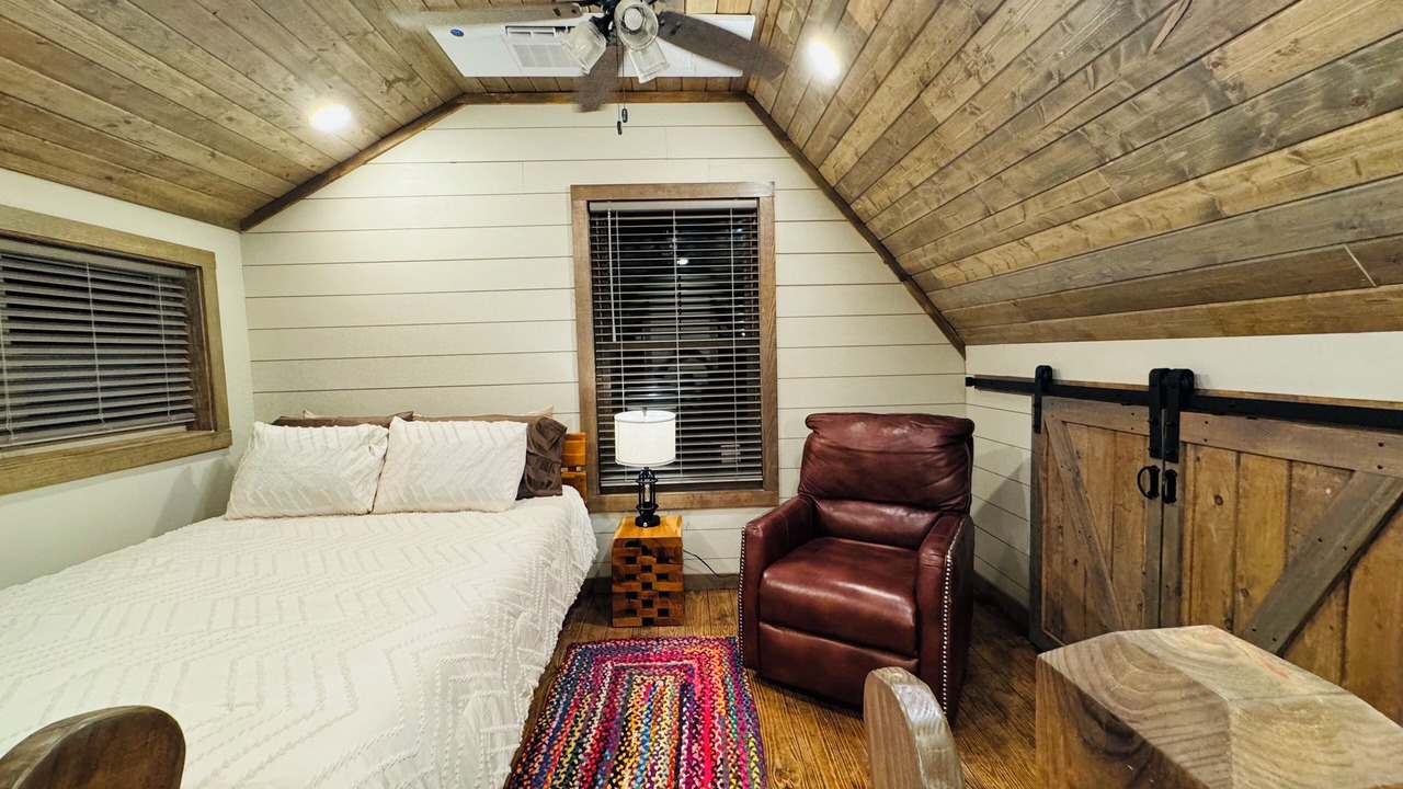 Photo of Bedroom in Boonville