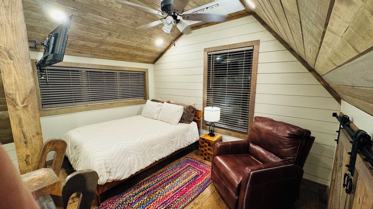 Photo of Bedroom in Boonville