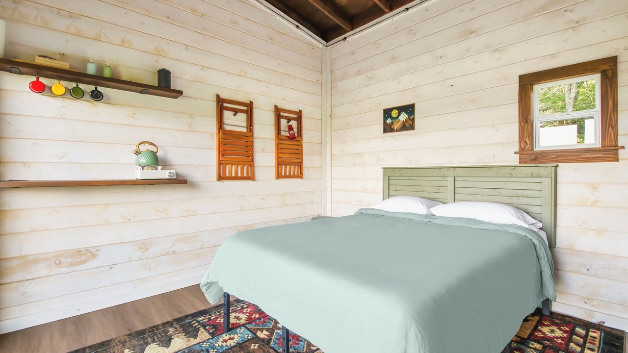 Photo of Bedroom in Laurel Springs