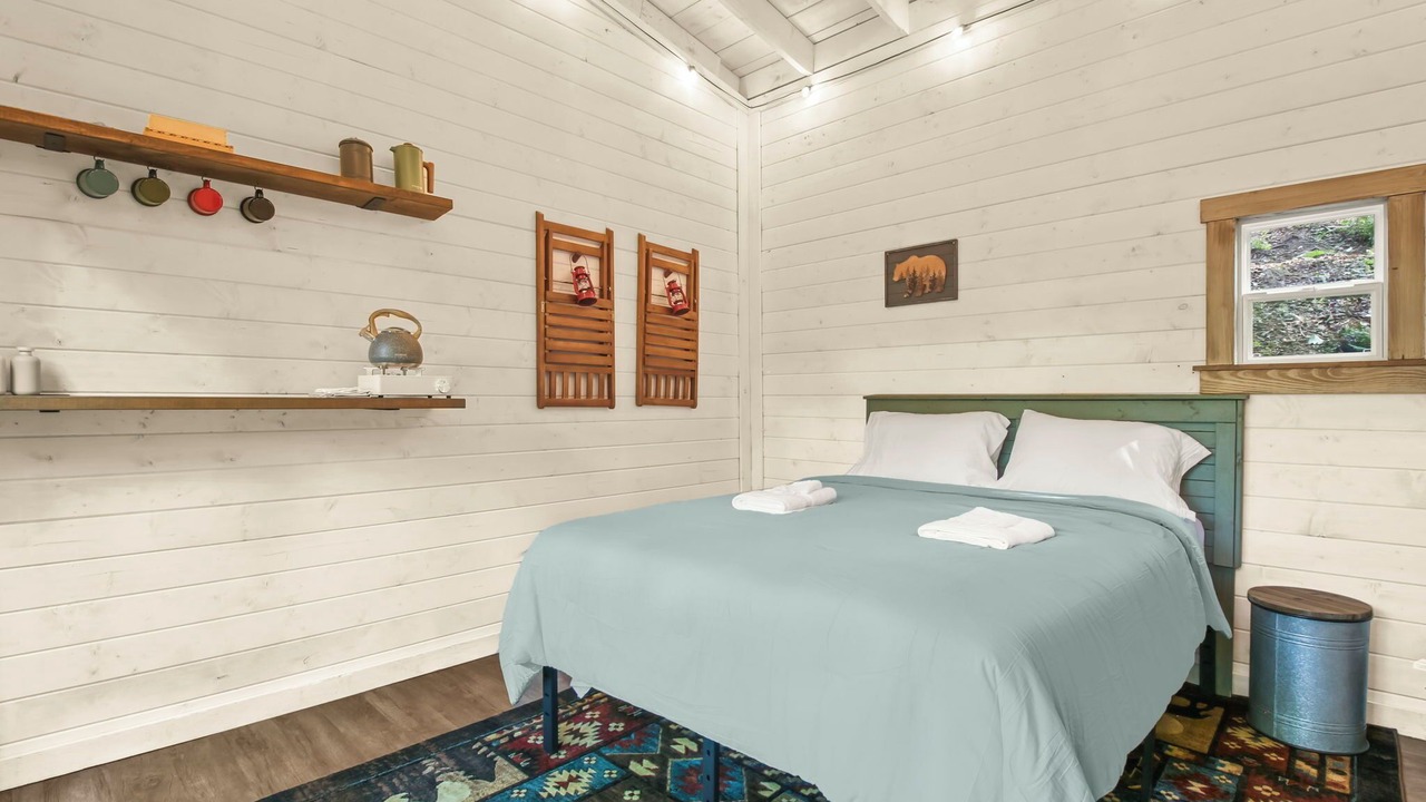 Photo of Bedroom in Laurel Springs