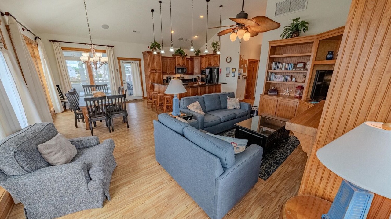 Photo of Livingroom in Wind Over Waves