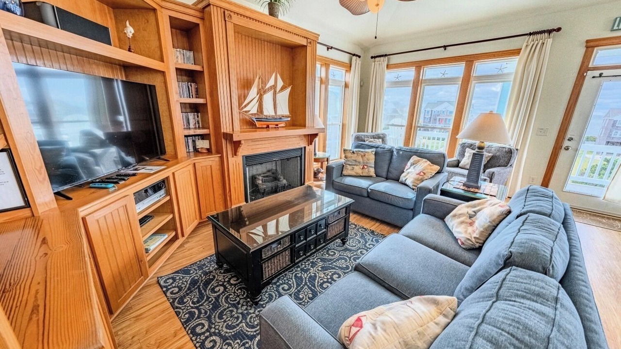 Photo of Livingroom in Wind Over Waves