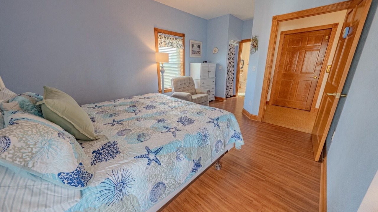 Photo of Bedroom in Wind Over Waves