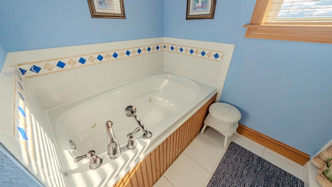 Photo of Bathroom in Wind Over Waves